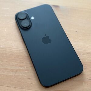 Apple Iphone 16 / 256GB - Like New with Original Box